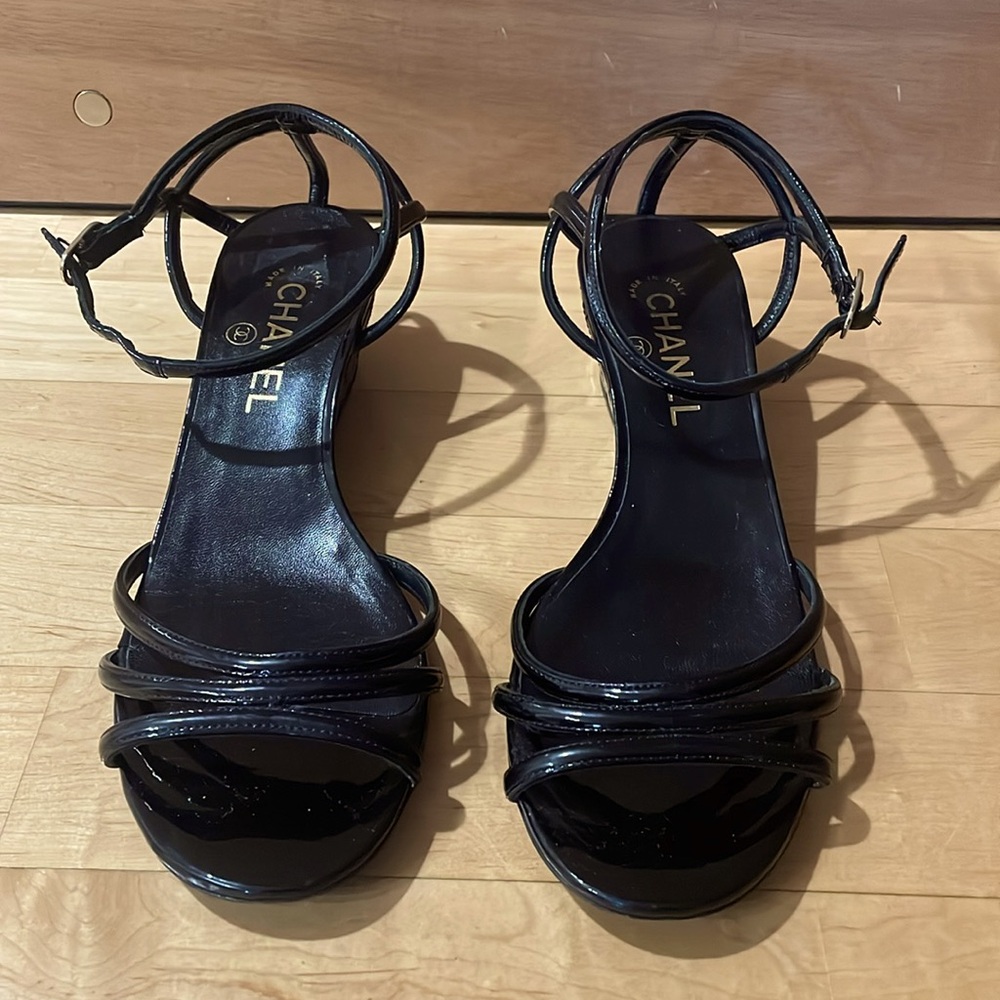 CHANEL Black MATELASSE Patent Leather COCO Mark Sandal, Size 39.5 UK, 9.5 US